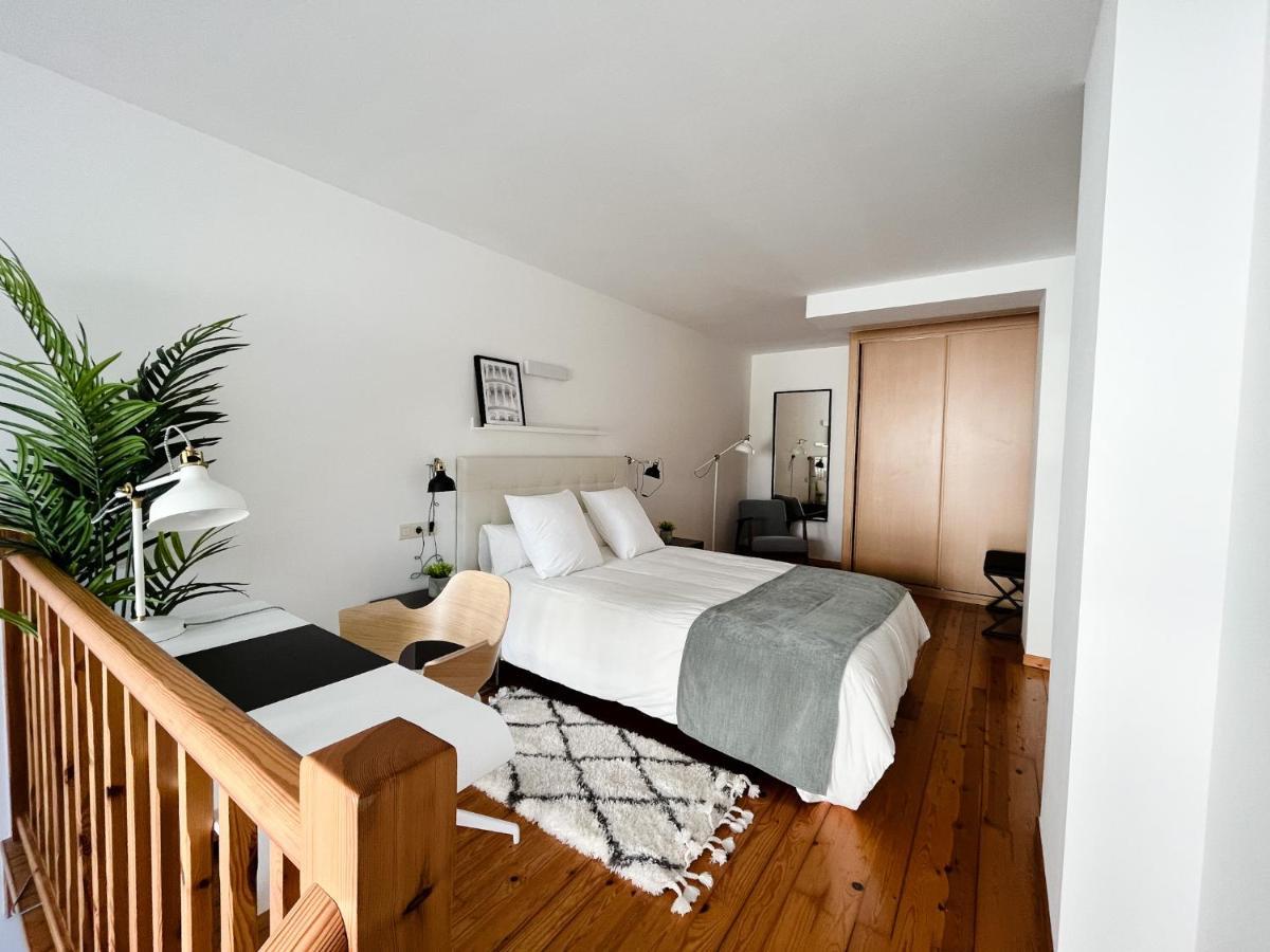 Apartamentos Ciudad Santiago 산티아고데콤포스텔라 외부 사진