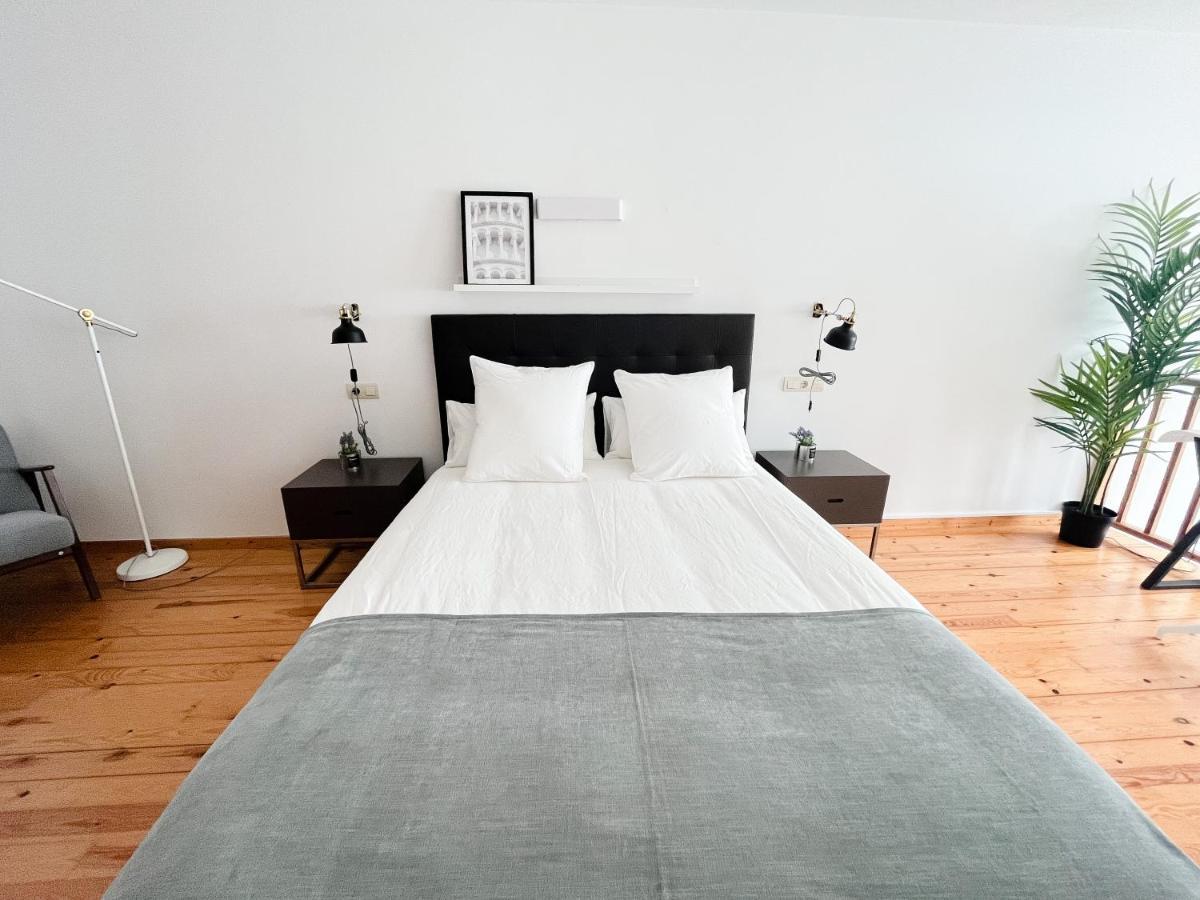 Apartamentos Ciudad Santiago 산티아고데콤포스텔라 외부 사진