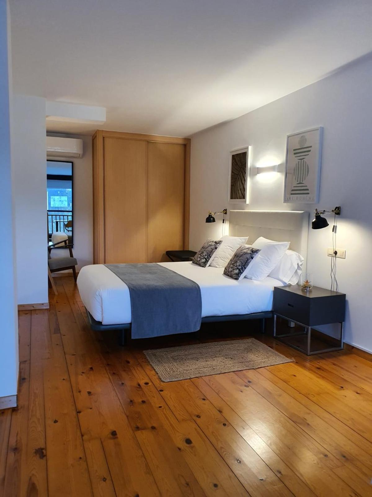 Apartamentos Ciudad Santiago 산티아고데콤포스텔라 외부 사진