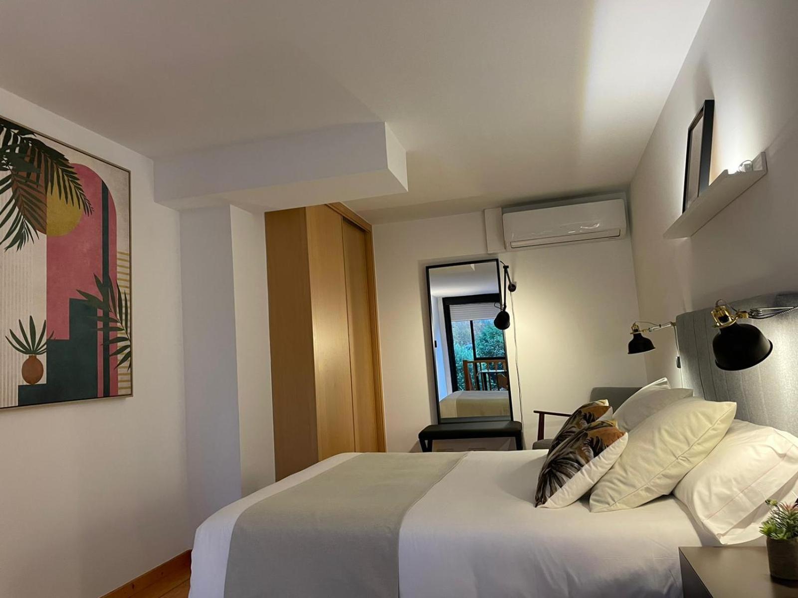 Apartamentos Ciudad Santiago 산티아고데콤포스텔라 외부 사진