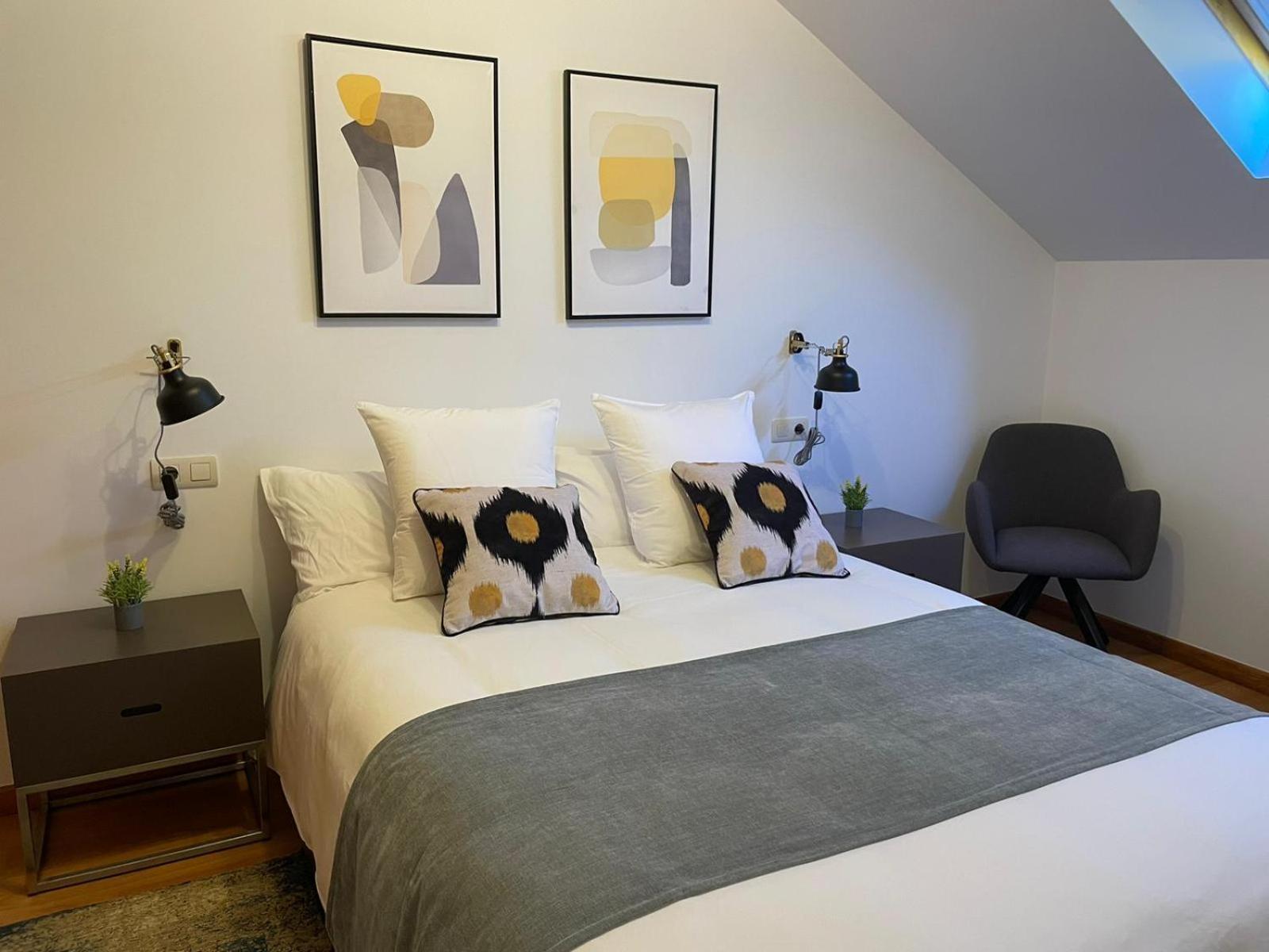 Apartamentos Ciudad Santiago 산티아고데콤포스텔라 객실 사진