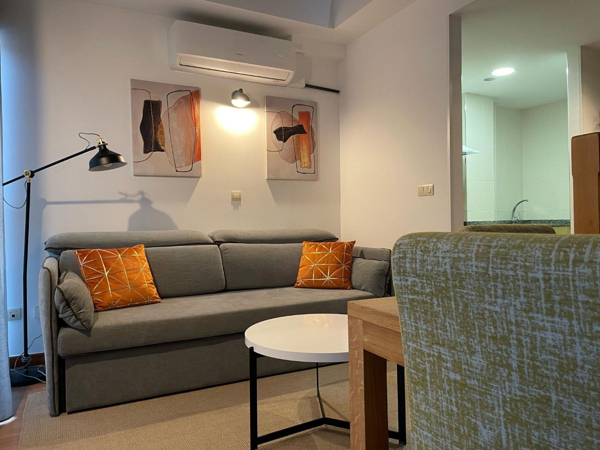 Apartamentos Ciudad Santiago 산티아고데콤포스텔라 외부 사진