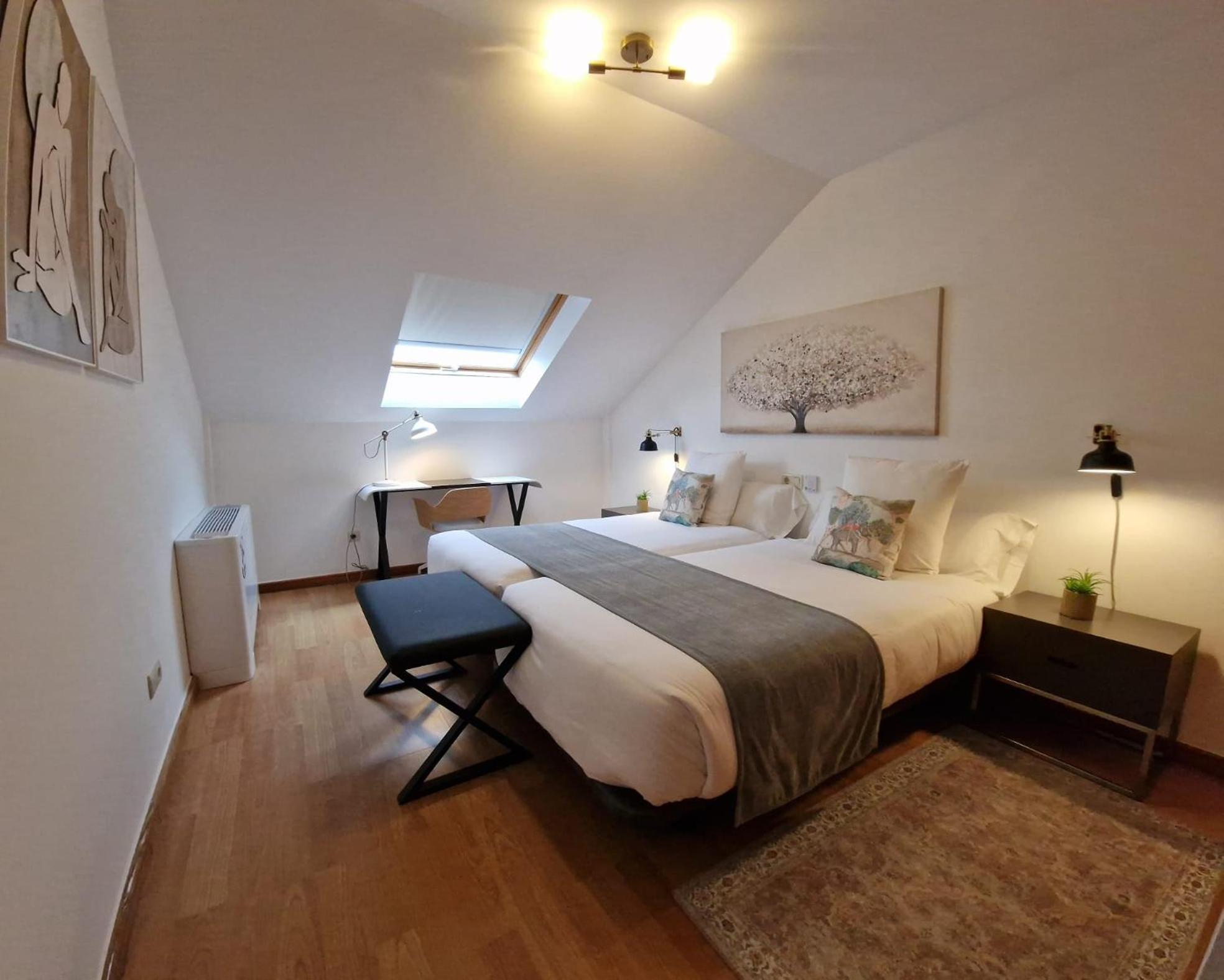 Apartamentos Ciudad Santiago 산티아고데콤포스텔라 외부 사진